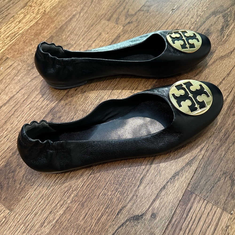 Tory Burch Reva Ballet Flats Black Leather Gold Logo – Size 10.5 - Picture 2 of 4